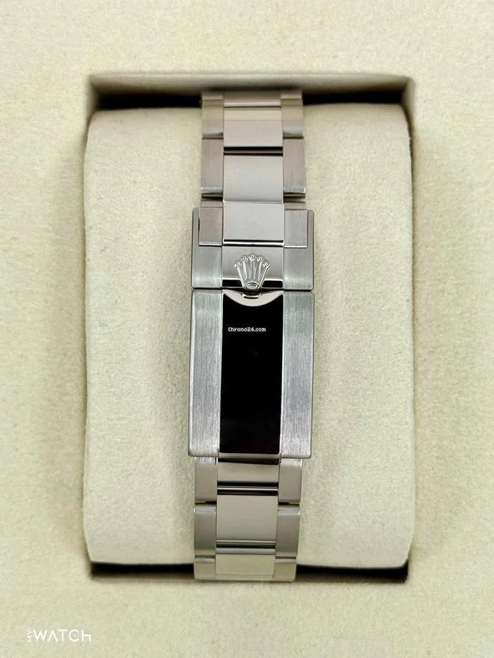 Rolex GMT-Master II NEW 2025 GMT-Master II “Pepsi” 40mm 126719BLRO White Gold Meteorite Dial Condition: New | Year of production 2025 | Original box | Original papers