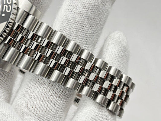 Rolex GMT-Master II 2025 NEW [Bruce Wayne] Jubilee Bracelet 126710GRNR Condition: New | Year of production 2025 | Original box | Original papers