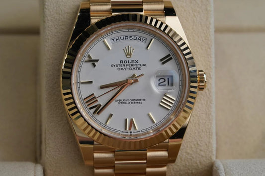 Rolex Day-Date 40 UNWORN DayDate 40mm White Roman Dial Yellow Gold Condition: New | Original box | Original paper